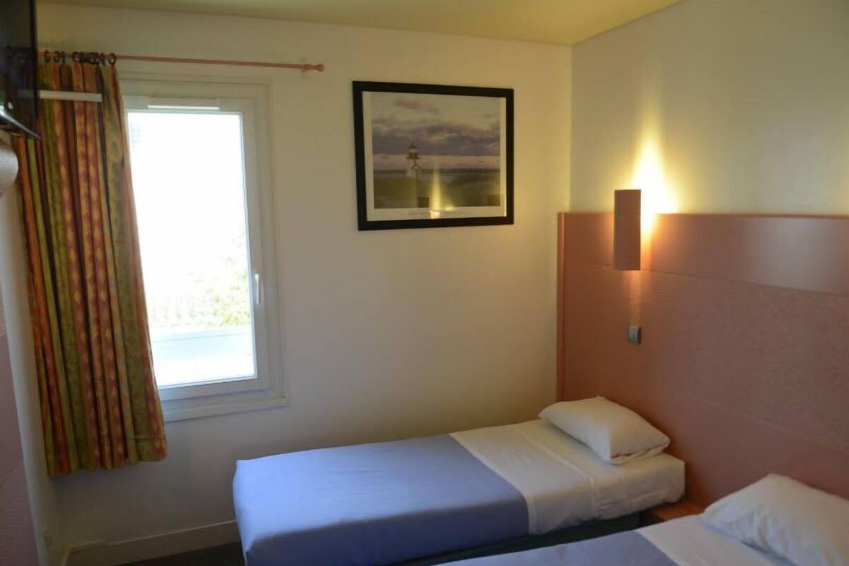 Room (Half board for two adults)