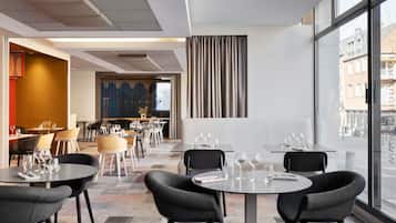 Déjeuner et dîner servis sur place
