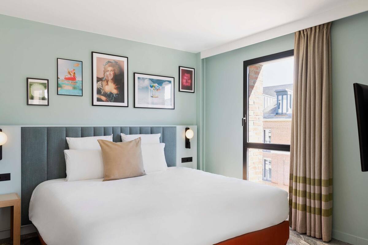 Suite, 1 King Bed with Sofa bed, Terrace | Premium bedding, minibar, in-room safe, desk