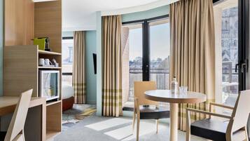 Suite, 1 King Bed with Sofa bed, Terrace