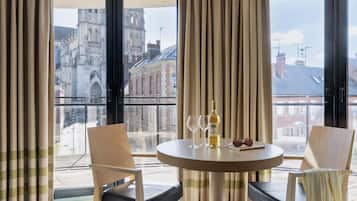 Premium bedding, minibar, in-room safe, desk