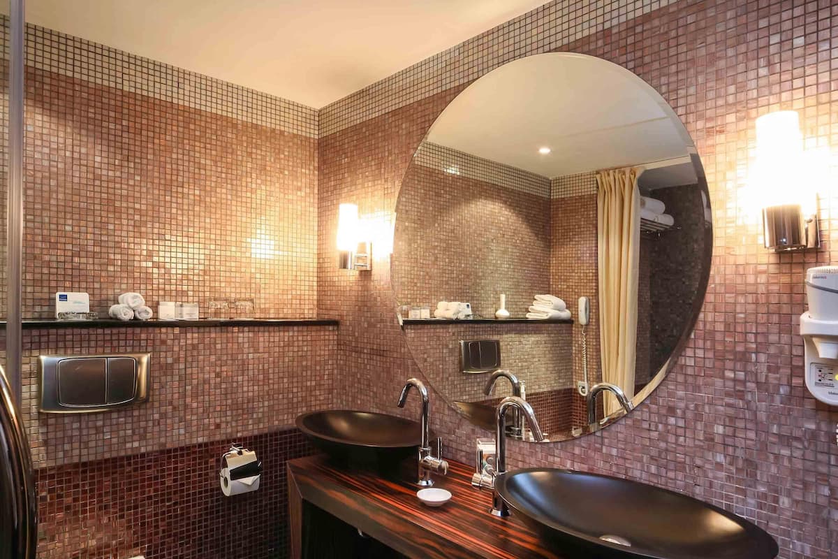 Royal-Suite, Küche | 1 Schlafzimmer, Allergikerbettwaren, Minibar, Zimmersafe