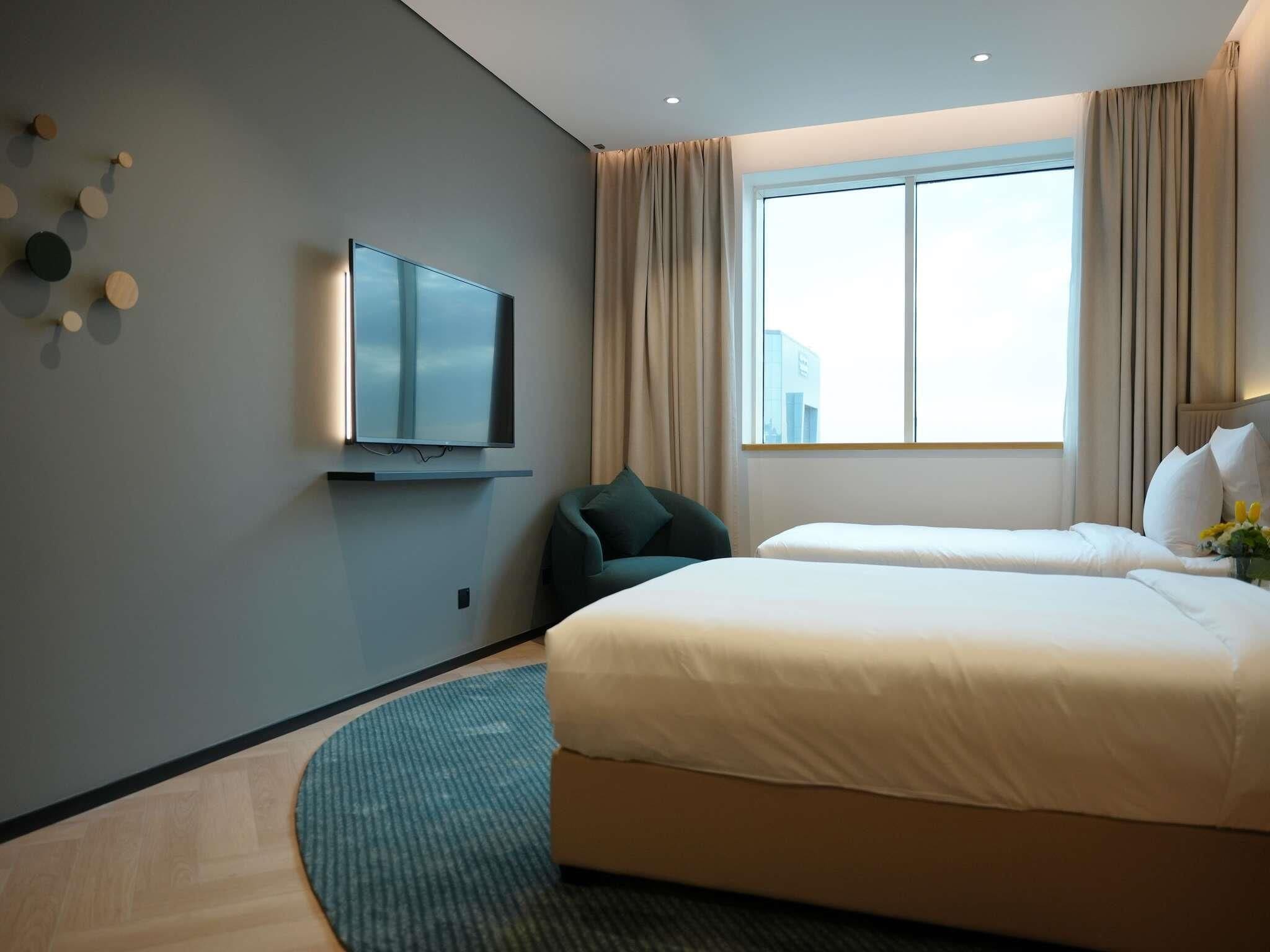 Ropa de cama hipoalergénica y minibar 