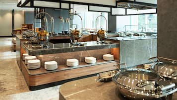 Petit déjeuner, déjeuner et dßner servis sur place