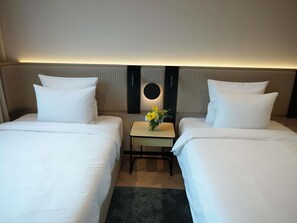 高級客房, 2 張單人床 | 1 間臥室、低過敏寢��具、迷你吧、客房內保險箱