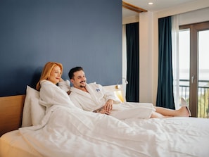 Suite, 1 Double Bed with Sofa bed | Minibar, in-room safe, desk, soundproofing