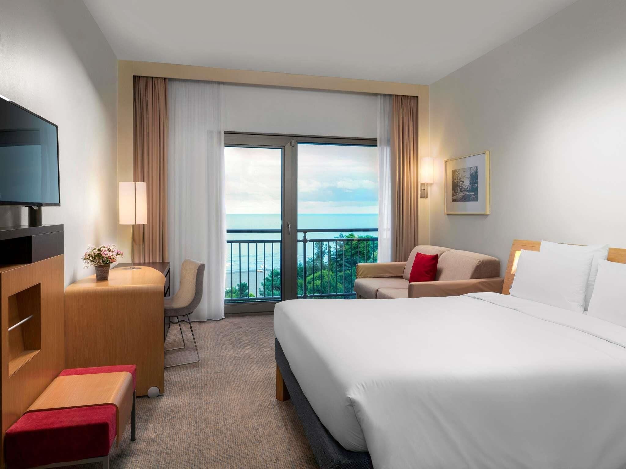 Superior Double Room, 1 Double Bed, Sea View | Minibar, in-room safe, desk, soundproofing