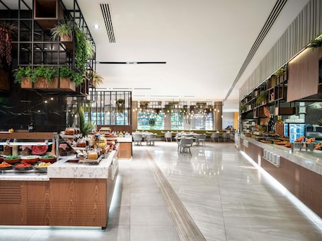 供应早餐、午餐和晚餐,花园景观