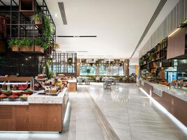 供应早餐、午餐和晚餐，花园景观