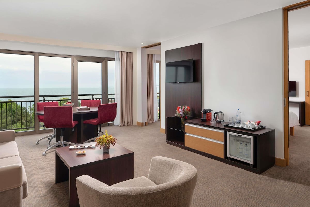 Suite, 1 Double Bed with Sofa bed