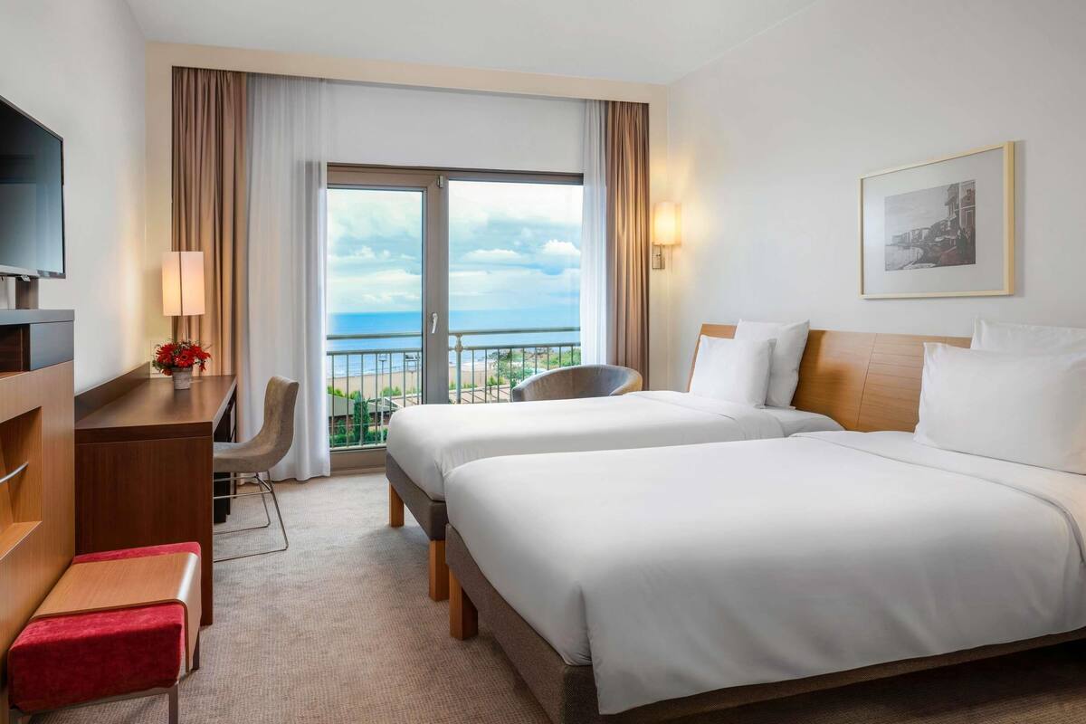Superior Room, 2 Twin Beds, Sea View | Minibar, in-room safe, desk, soundproofing
