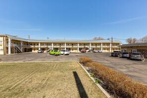 Guests can park their vehicles in the spacious parking lot, with easy access to the motel's entrance.