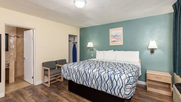 Standard Room, 1 King Bed | Desk, soundproofing, iron/ironing board, free WiFi