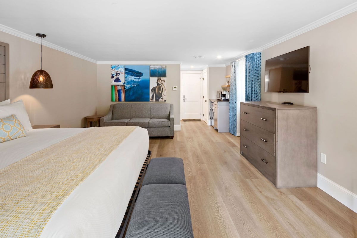 1 bedroom, premium bedding, iron/ironing board, free WiFi