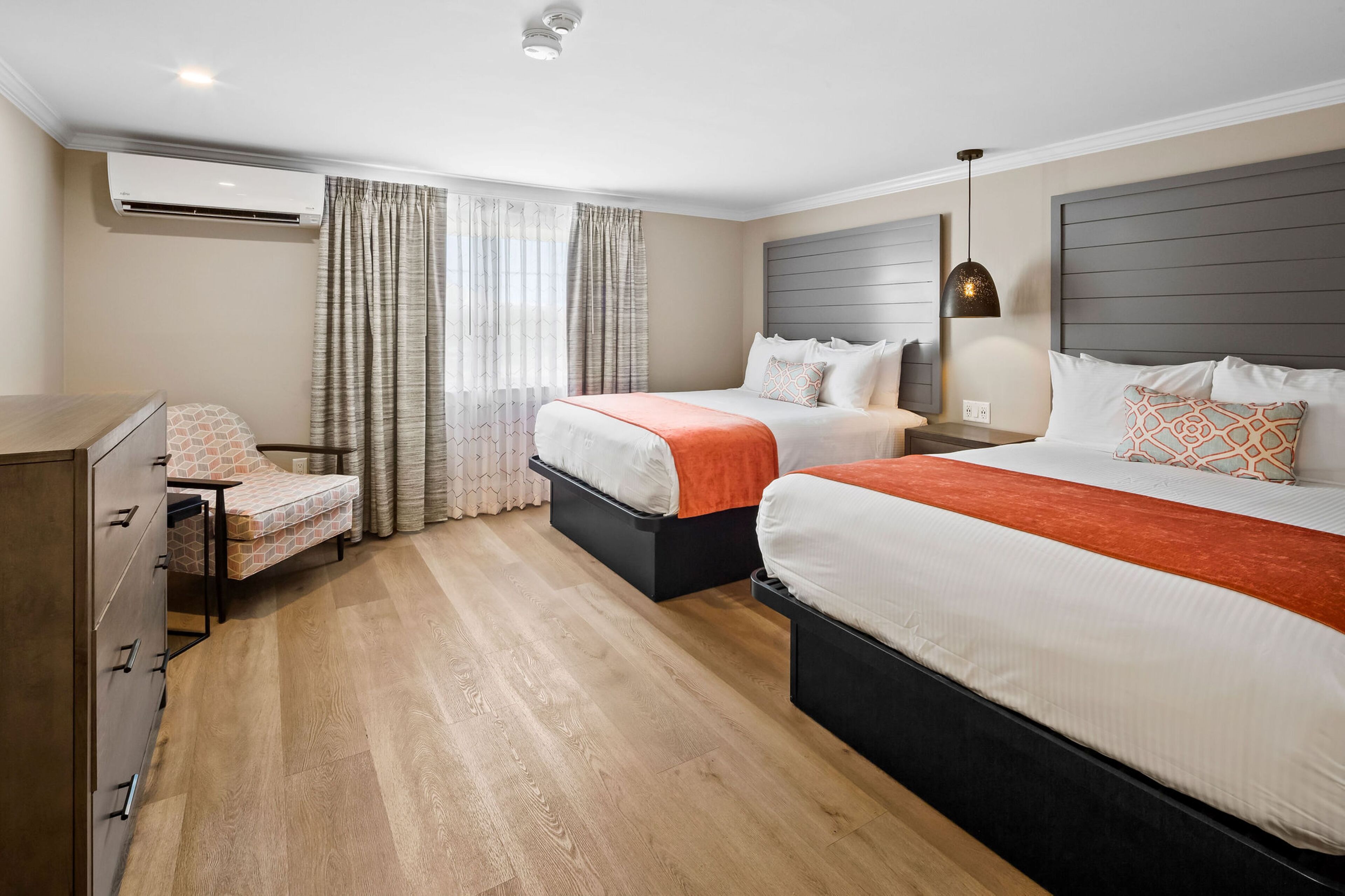 pelham 2 queen | premium bedding, iron/ironing board, free wifi, bed sheets