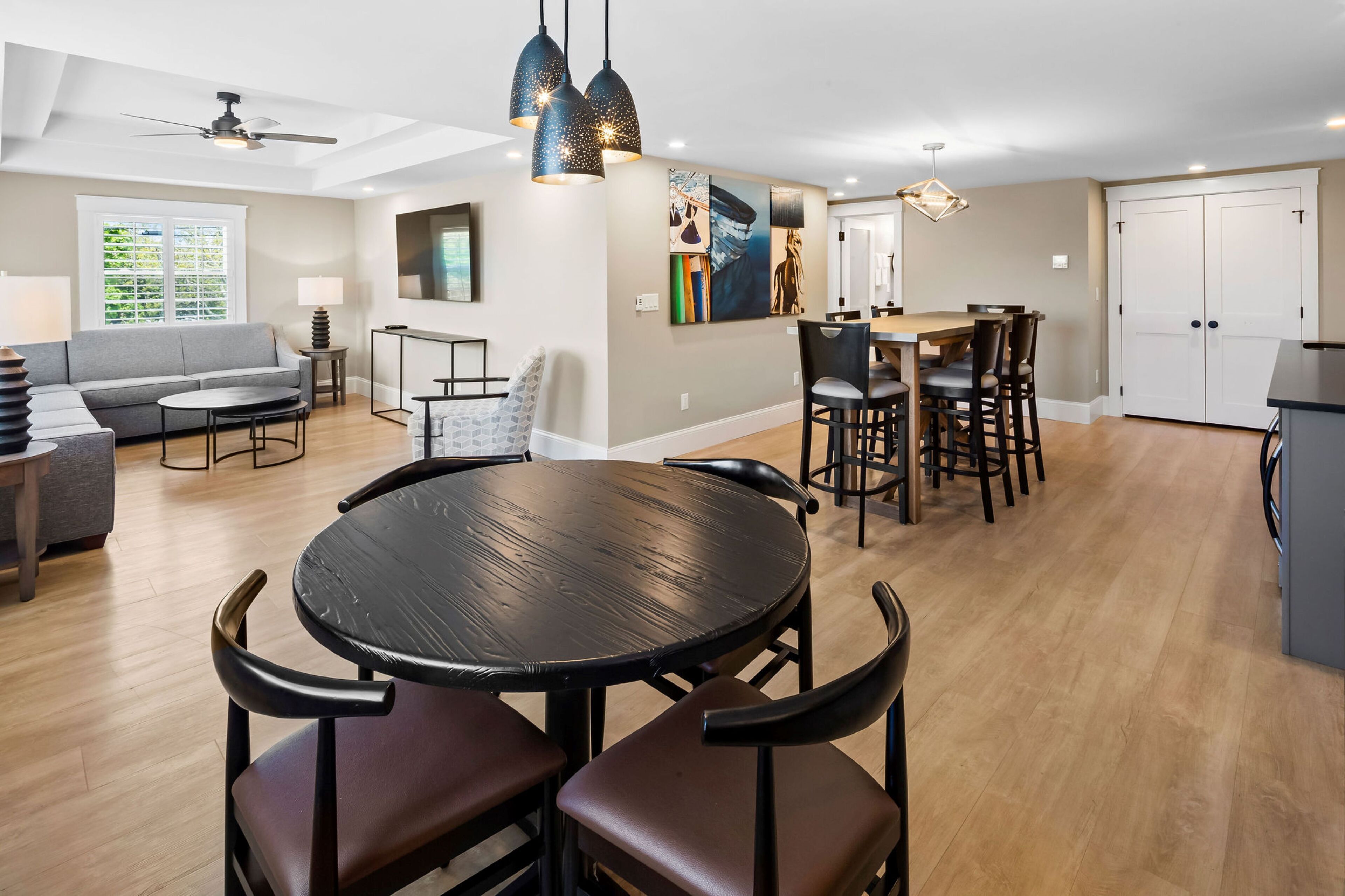 Pelham Suite | Living area | 50-inch flat-screen TV with cable channels, TV