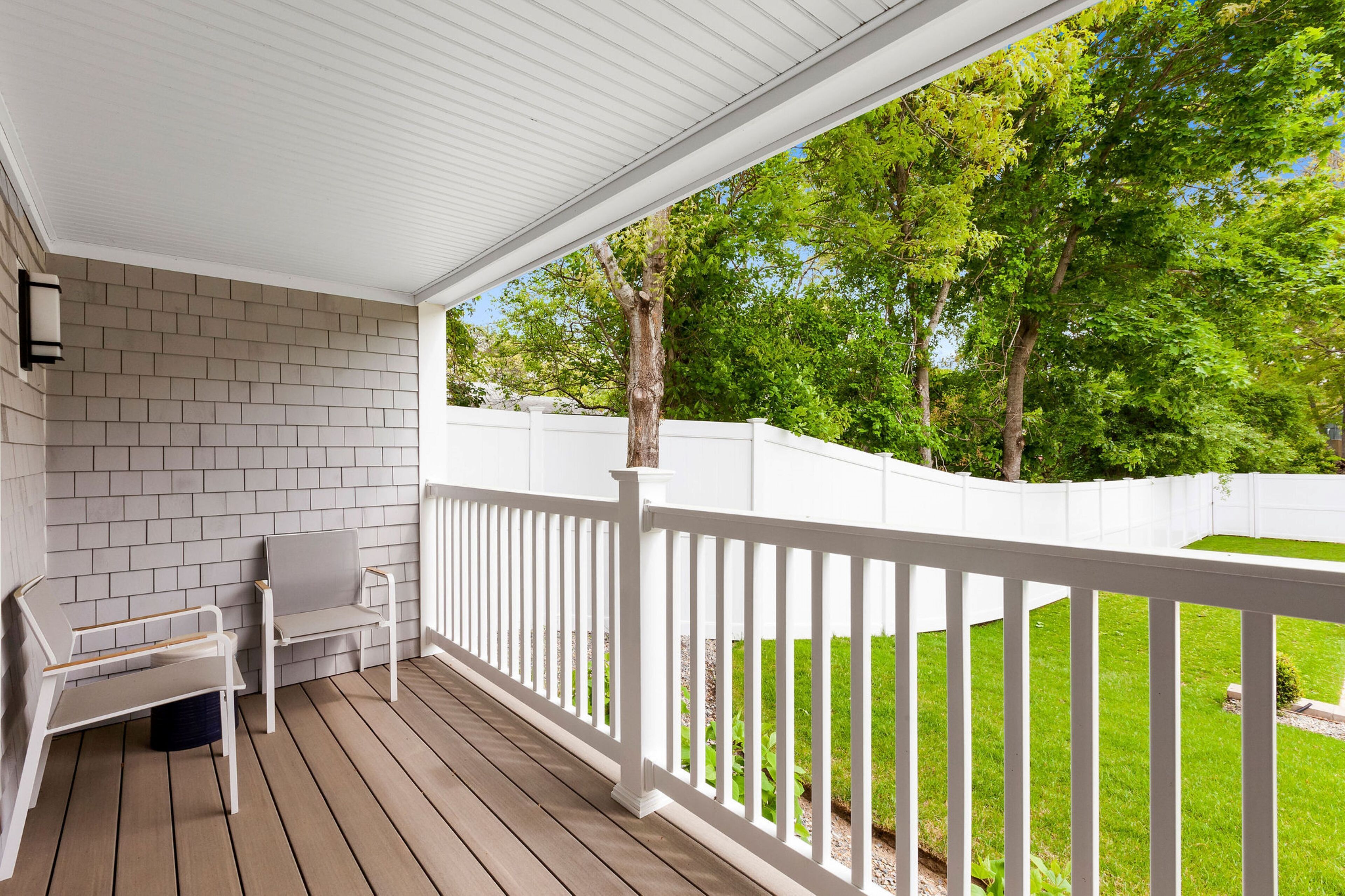 pelham 1 king + balcony + sleeper | terrace/patio