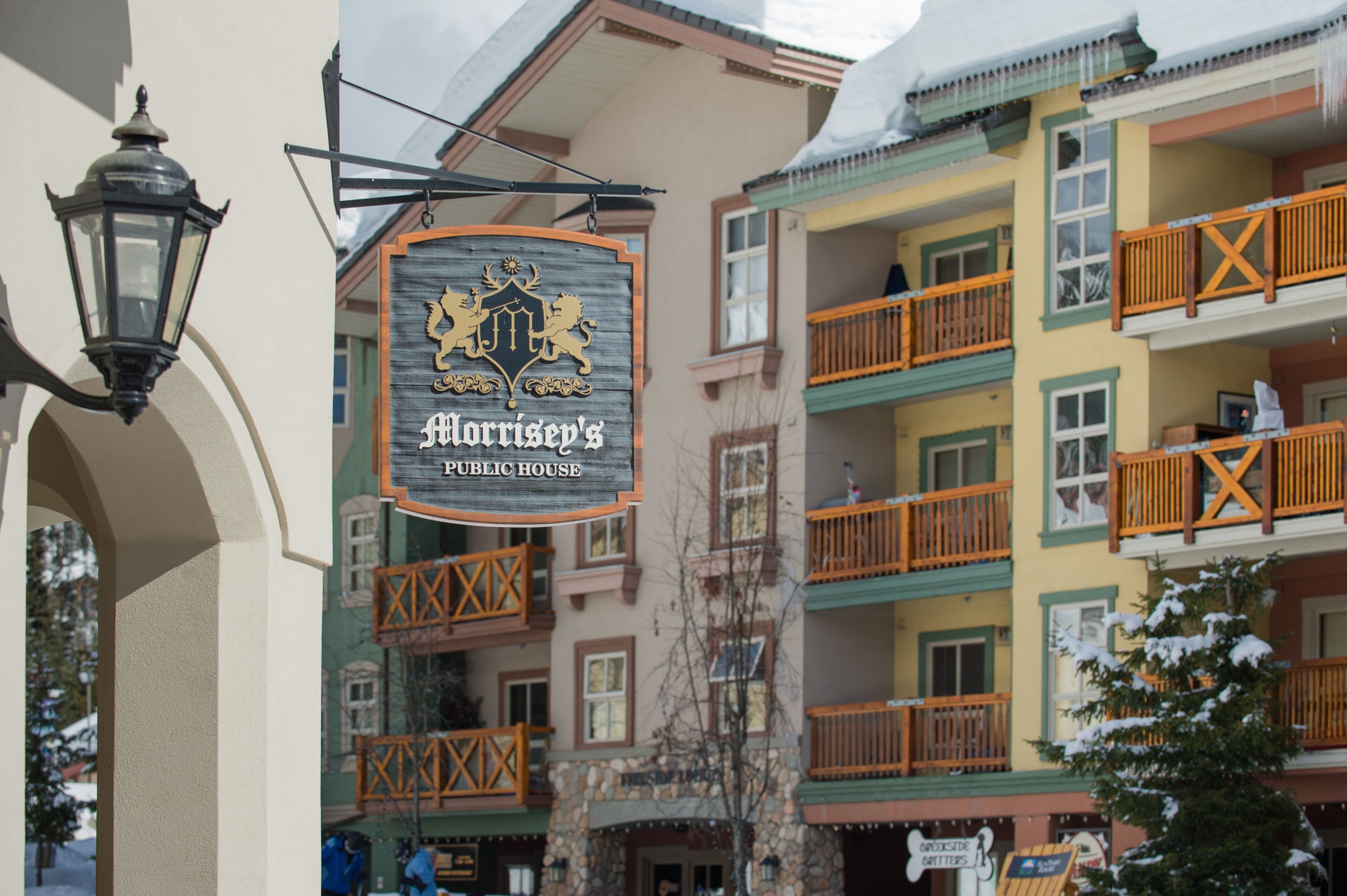 breakfast, lunch, dinner served; local cuisine, al fresco dining