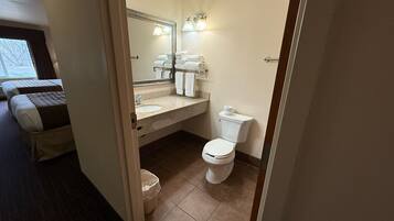 Chuveiro/banheira combinados, secador de cabelo, toalhas de banho