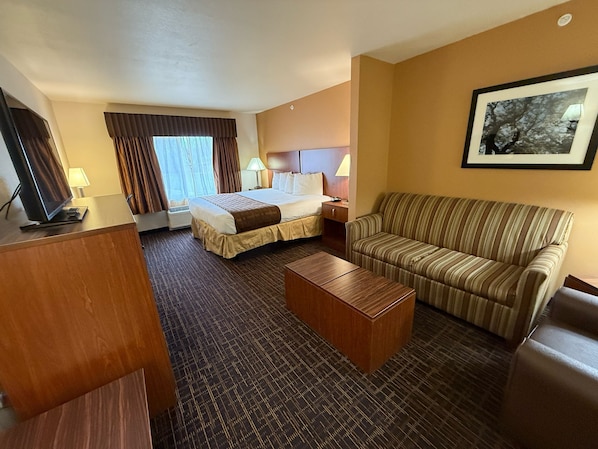 Laptop workspace, iron/ironing board, free WiFi, bed sheets