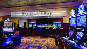 4 間酒吧/酒廊、運動酒吧、雞尾酒酒吧