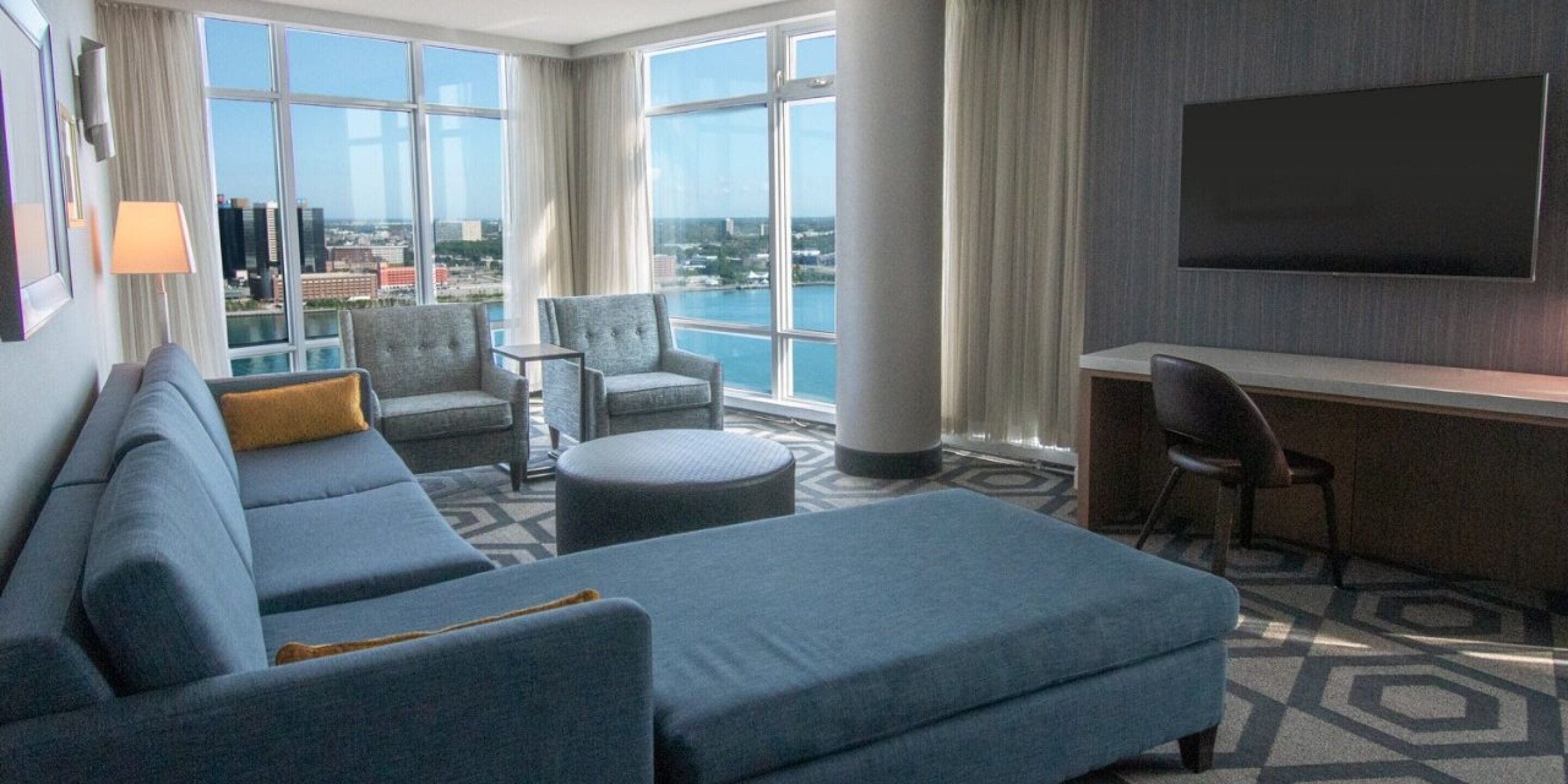 Suite – deluxe, 1 kingsize-seng, tårn | Sengetøy av topp kvalitet, senger med overmadrass og safe på rommet