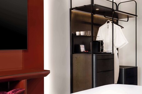 Revery Toronto Downtown, Curio Collection by Hilton - Image 11