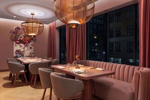 Frukost och middag serveras