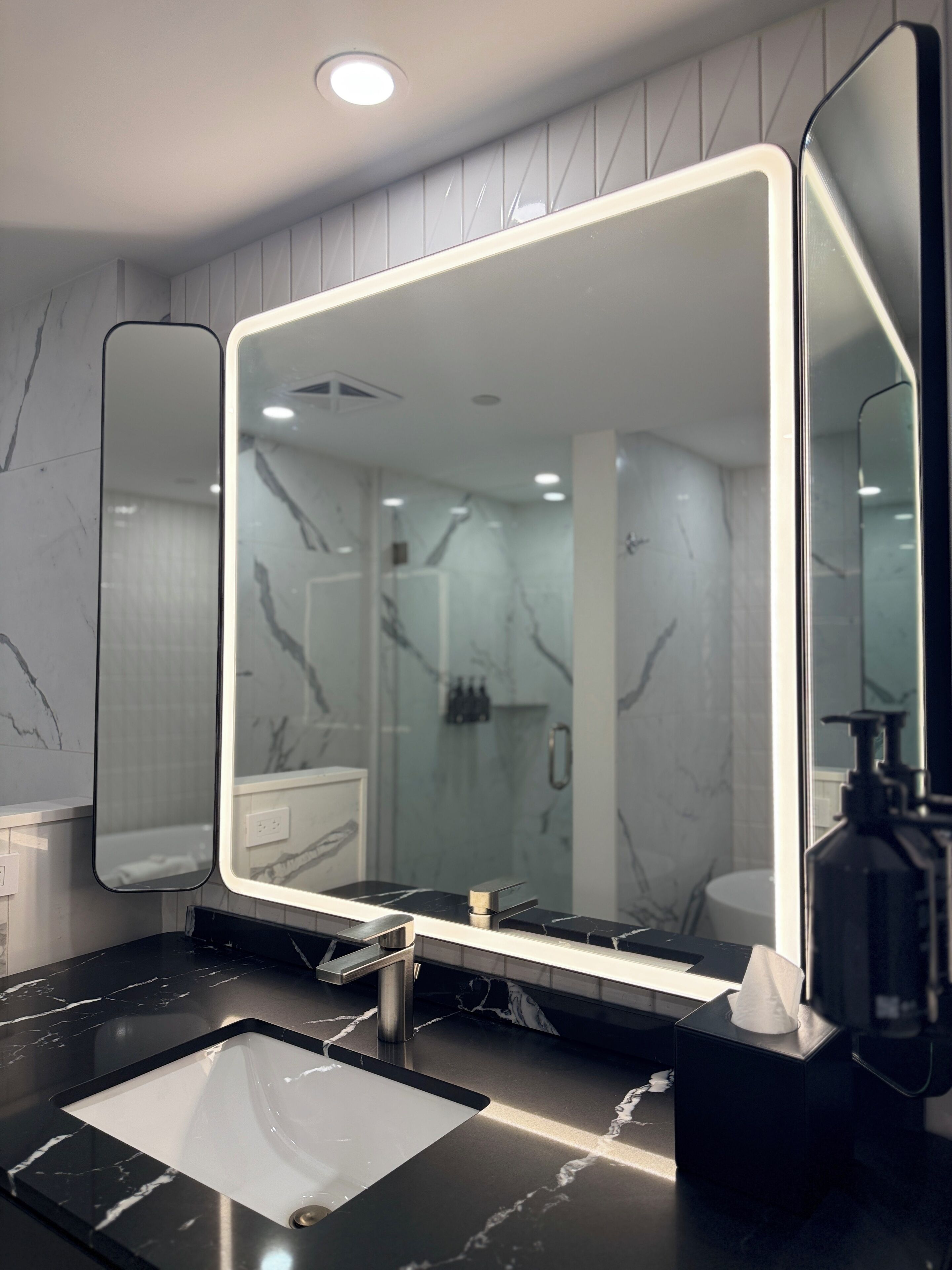 Junior Suite, 1 King Bed | Bathroom | Designer toiletries, hair dryer, bathrobes, towels