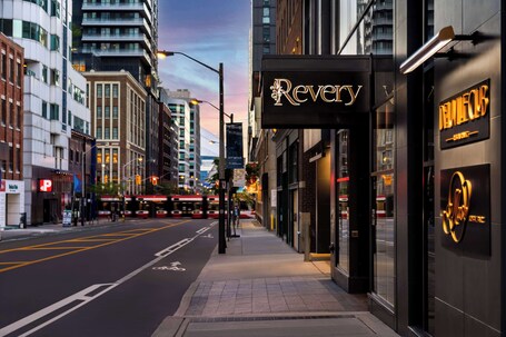Revery Toronto Downtown, Curio Collection by Hilton - Image 34