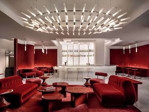 Lobby - Revery Toronto Downtown, Curio Collection by Hilton (Toronto)