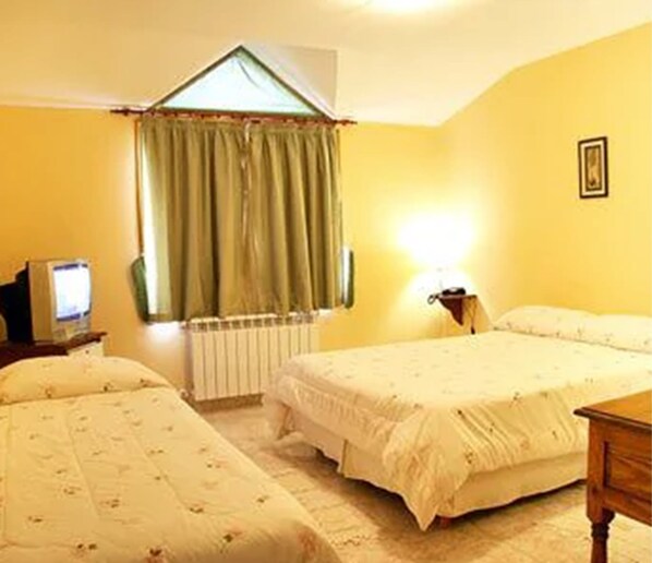 Camera tripla | Biancheria da letto ipoallergenica, minibar, una cassaforte in camera