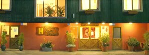Fassade der Unterkunft – Abend/Nacht