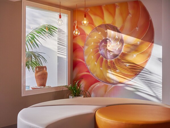 Lobby sitting area - BQ Amfora Beach Hotel - Adults Only (Palma de Mallorca)