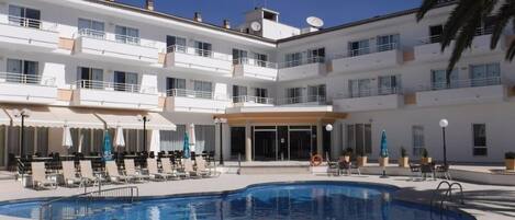 Seasonal outdoor pool