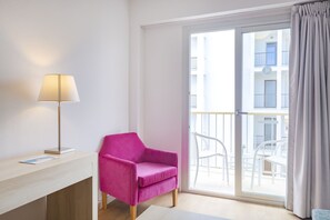 32-inch TV with satellite channels - Hotel JS Sol de Can Picafort - Adults Only (Santa Margalida)