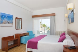 Työpöytä, pimennysverhot, äänieristys, ilmainen Wi-Fi