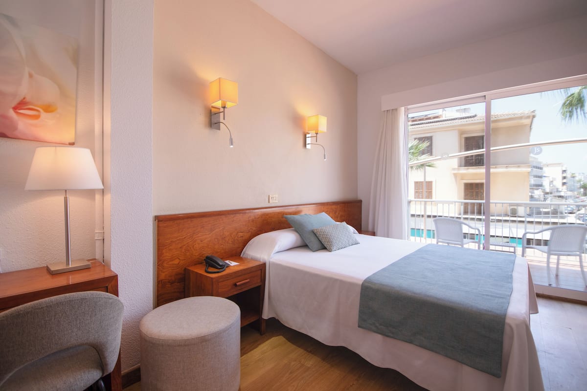 Habitació individual, balcó | Escriptori, cortines opaques i habitacions insonoritzades