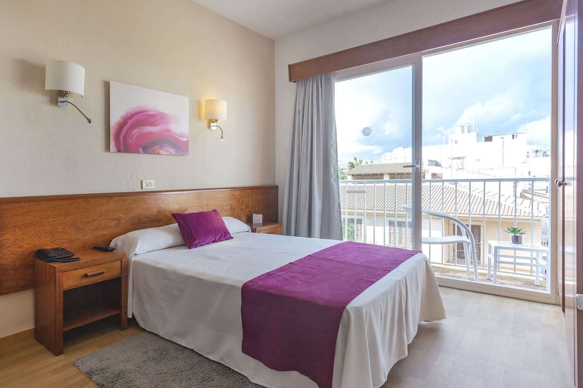 Single Room, Balcony | Desk, blackout drapes, soundproofing, free WiFi