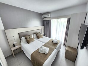 Roupas de cama premium, cofres nos quartos, quartos à prova de som
