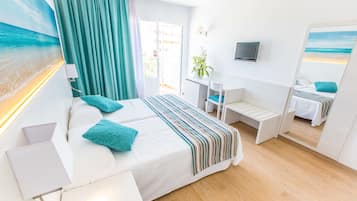 In-room safe, desk, WiFi