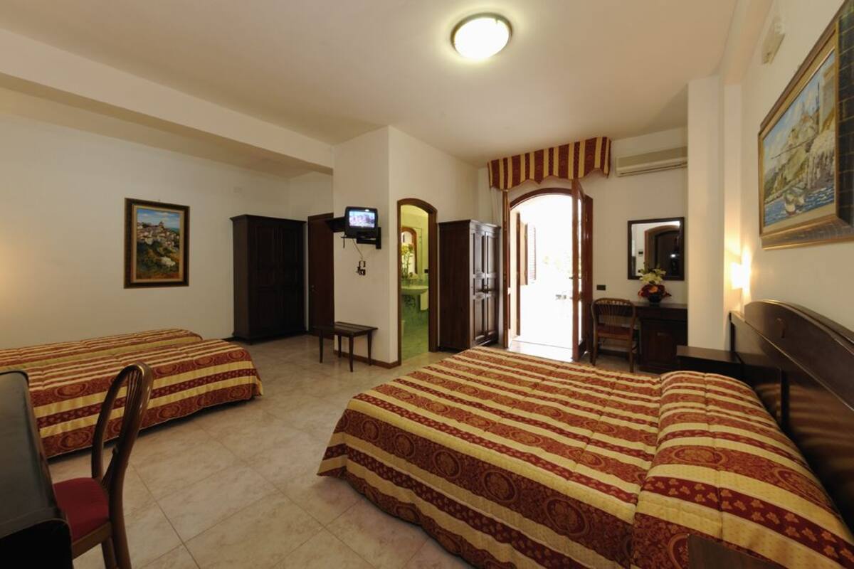 Double Room, Terrace, Garden View | Minibar, in-room safe, individually decorated, individually furnished