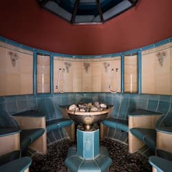 Couples treatment rooms, sauna, hot tub, steam room, hot springs