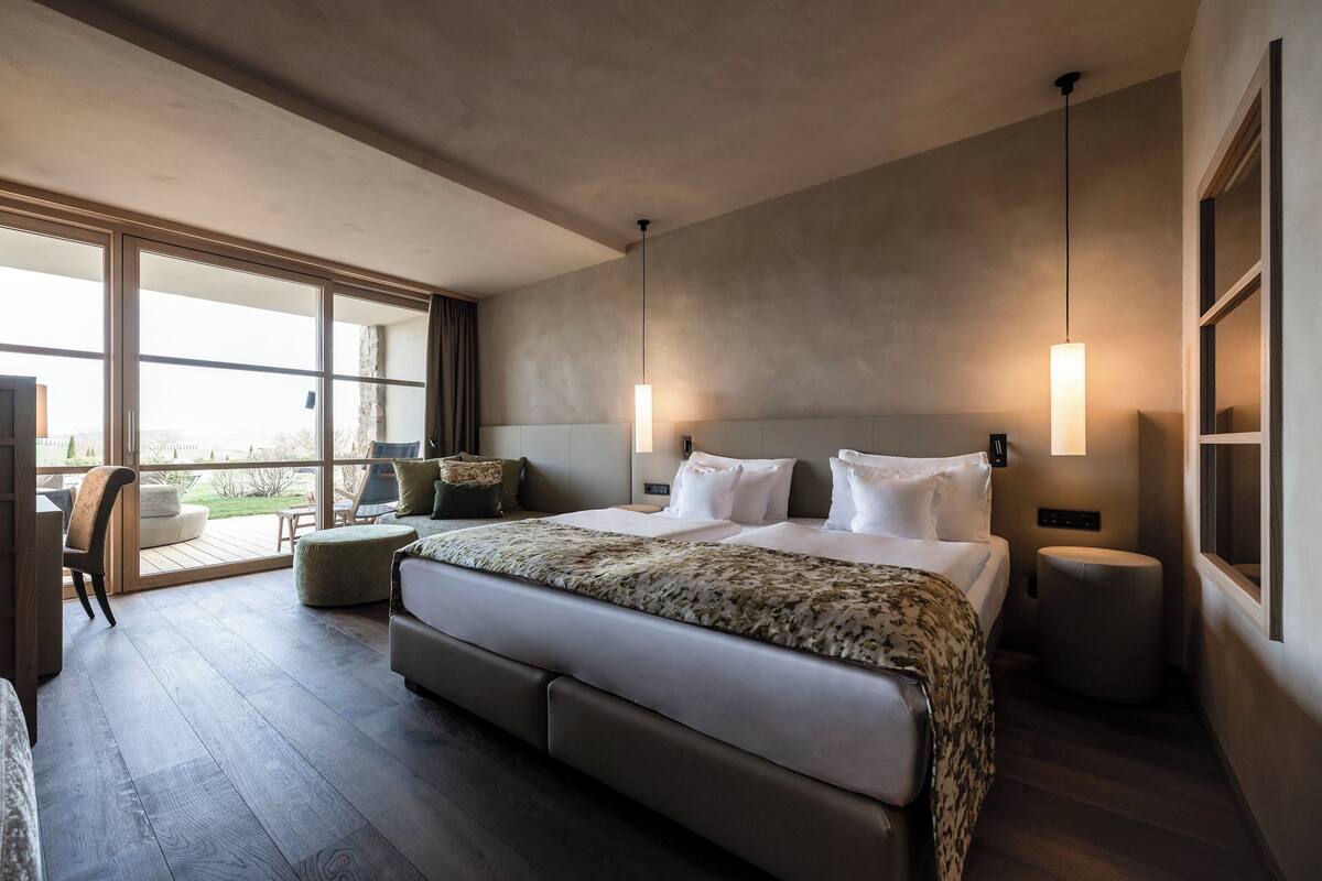 Couette en duvet d'oie, minibar, coffres-forts dans les chambres, bureau