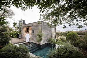 Salas de tratamientos para parejas, sauna, bañera de hidromasaje 