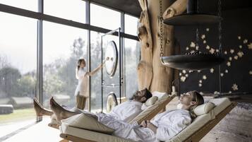 Couples treatment rooms, sauna, hot tub, steam room, hot springs