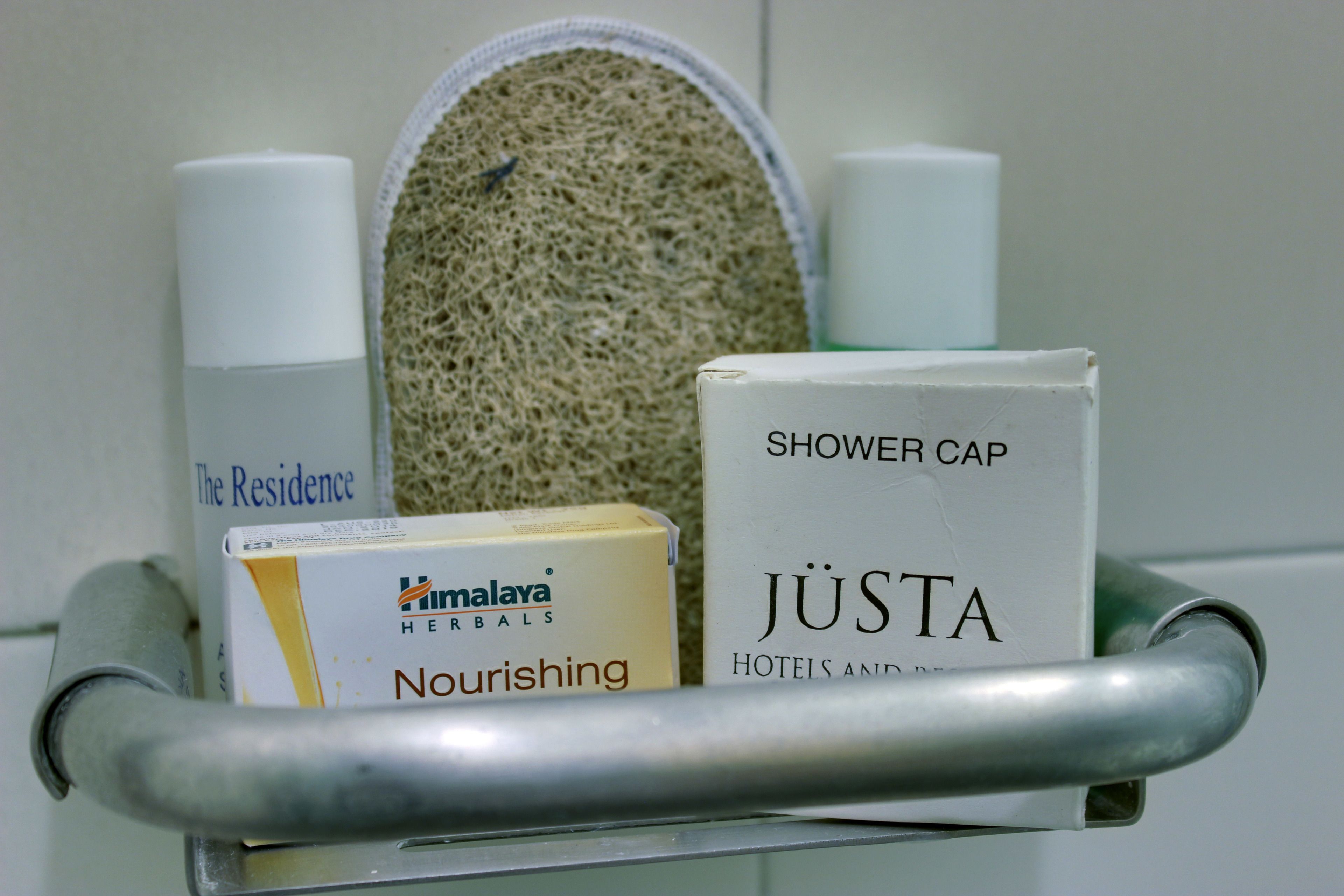 standard room, 1 double bed | bathroom amenities | shower, free toiletries, hair dryer, bathrobes