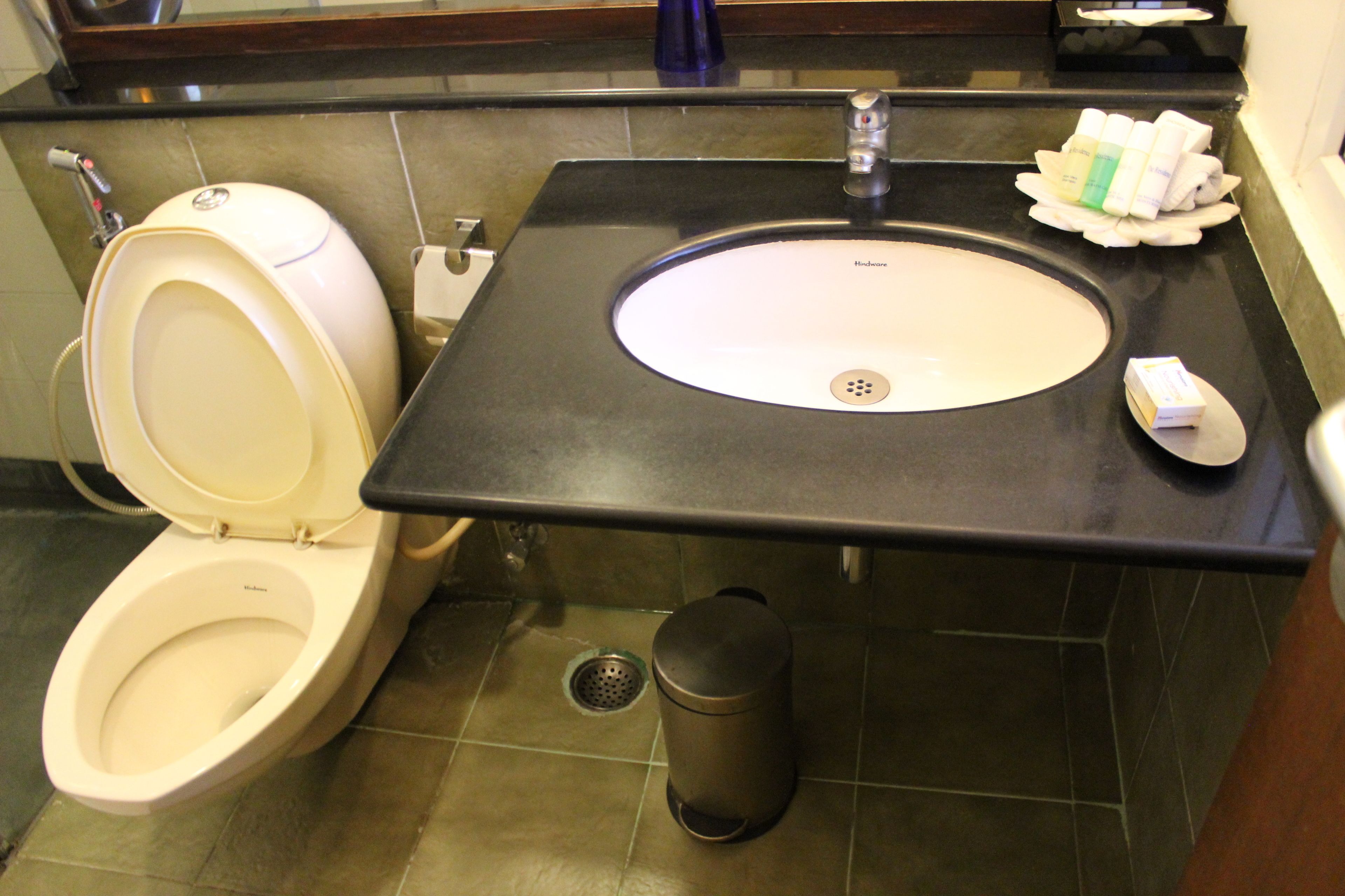 standard room, 1 double bed | bathroom | shower, free toiletries, hair dryer, bathrobes