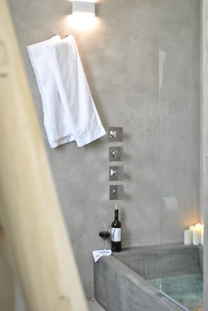 Superior Double or Twin Room | Bathroom