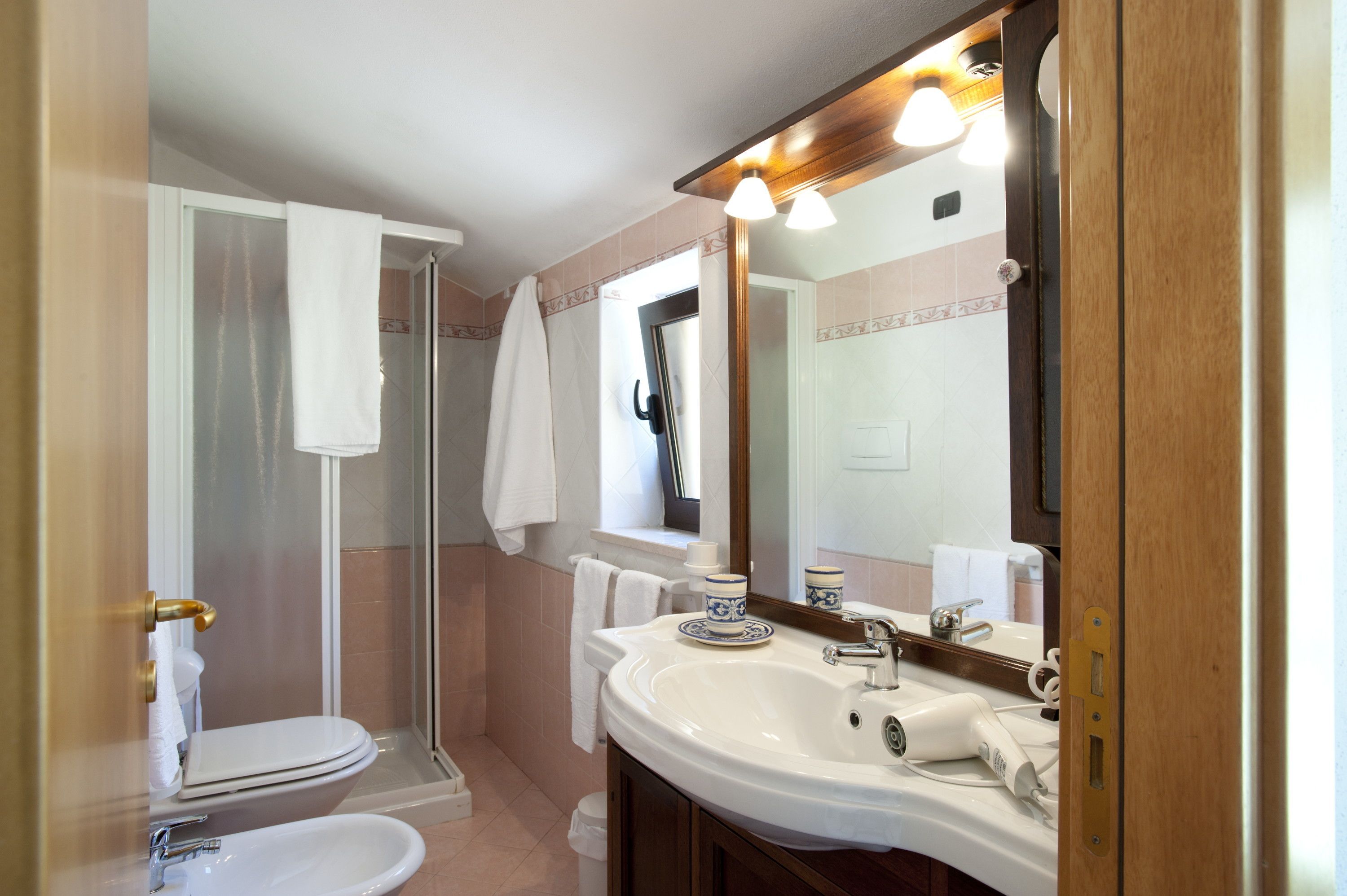 classic double or twin room | bathroom | shower, free toiletries, hair dryer, bidet
